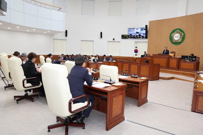 제301회 고성군의회 임시회 2차 본회의